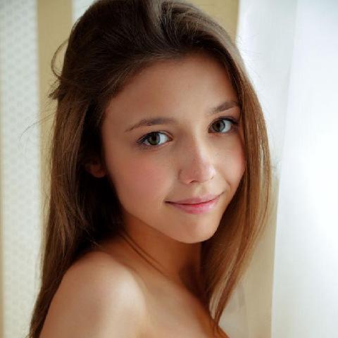 【色图】可爱粉嫩年轻的邻家妹妹 Mila Azul