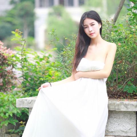 【色图】艳值高身材美造型轻盈优美的年轻中国姑娘