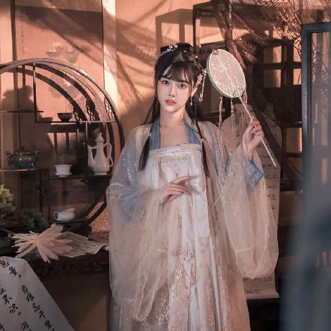 【色图】恋恋艾妮汉服