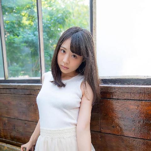 青春俏丽的Hotgirl Hiyori Yoshioka 吉冈ひより家里脱光展露身躯
