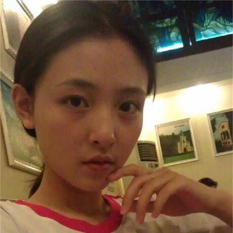【色图】清纯少女床上竟是淫娃荡妇