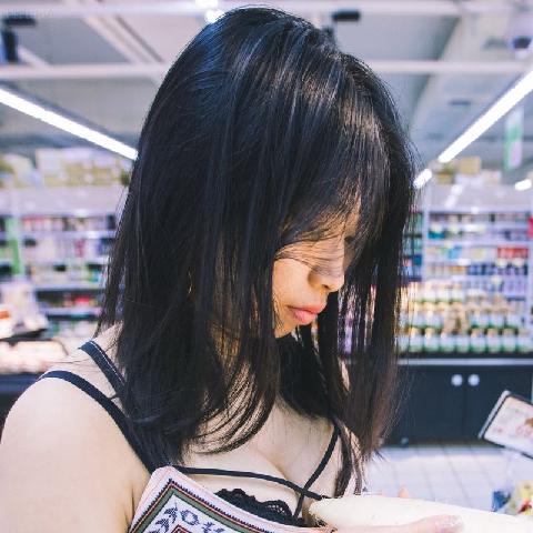 【美女图】美女国模茵茵用黄瓜、香蕉、茄子、玉米棒、蘑菇、茭白自慰