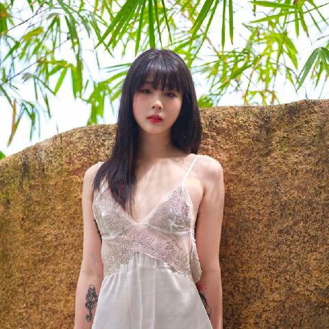 【色图】韩国高佻标致美女户外沐浴露白嫩美体 - Jang Joo