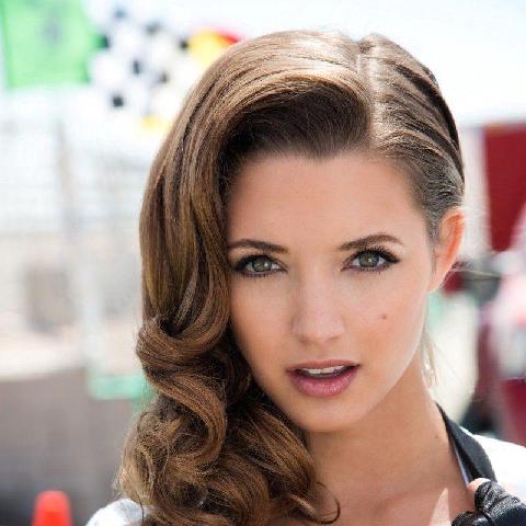 【色图】集火辣狂野于一身,赛车场上的Playboy迷人英雌 - Alyssa Arce