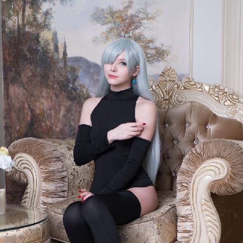 【色图】伊丽莎白脱衣展现曼妙身材
