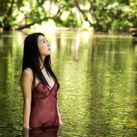 【色图】清丽脱俗的日本AV小美女珍贵开脚露穴潮吹写真 古川いおり
