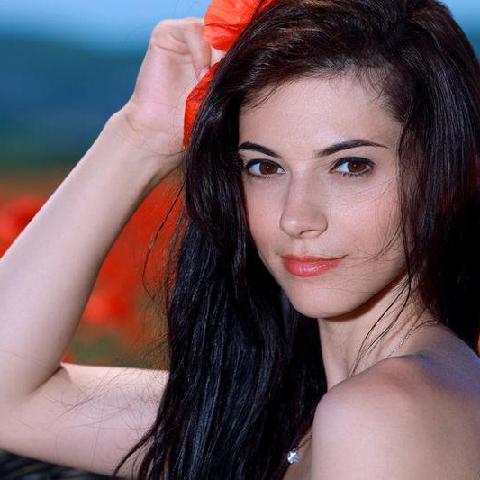 【色图】花海中迷人的年轻姑娘ALEKSANDRINA