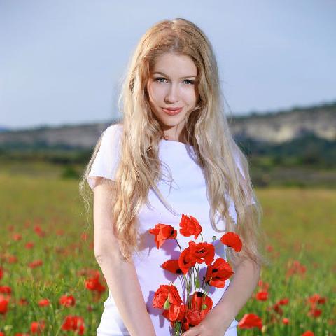 【色图】俄罗斯美女身材高挑户外裸体写真秀美穴