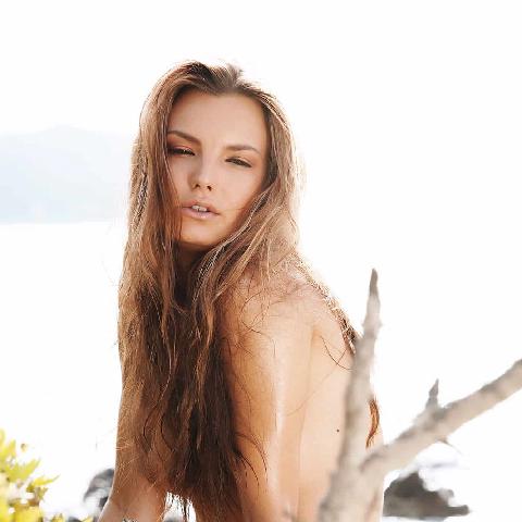 【色图】沙滩上的饥渴雌性生物 - Carina A - Zinisa