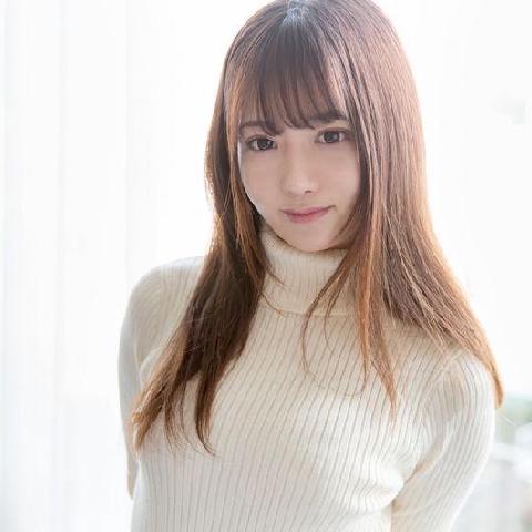 粉嫩可爱奶子超级诱人的日本援交美少女