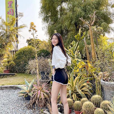 【色图】展现自己好身材的妹子 婉甄 正面背面都辣到受不了