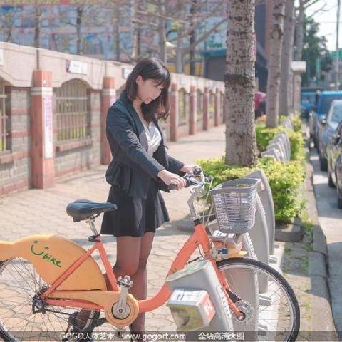 【色图】粉嫩美屄台模超大尺度掰屄人体