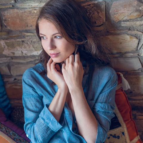 【色图】Hilary C 蓝衣少女肆意在自己的小床上
