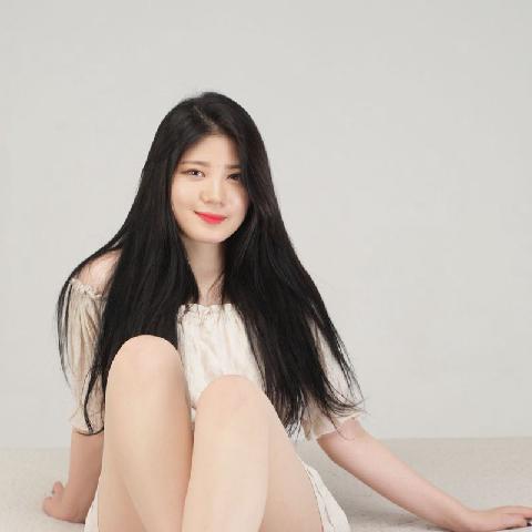 【色图】白净丰满的韩国少妇美模大尺度开脚翻穴写真 - 雪儿