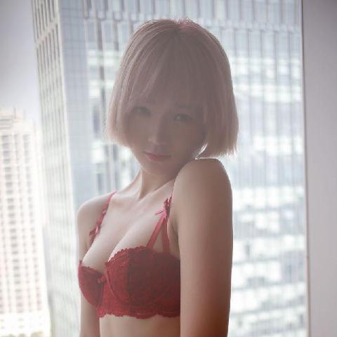 【色图】脸蛋乖巧身材妙曼上海小嫩模大胆诱惑露点